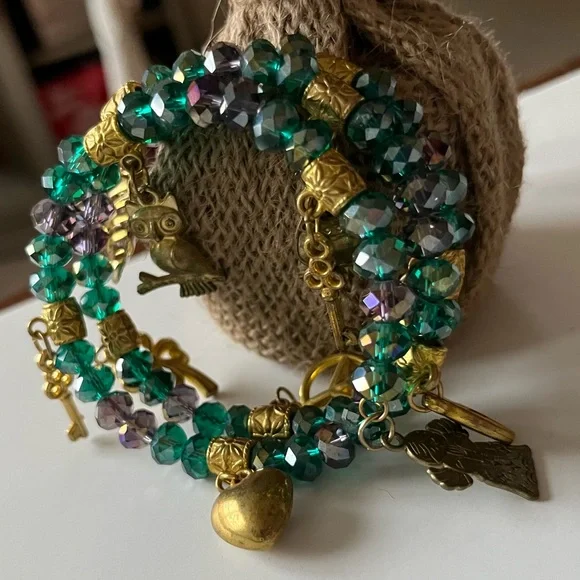 Beaded Memory Wire Bracelet with Gold Tone Charms - Picture 4 of 9